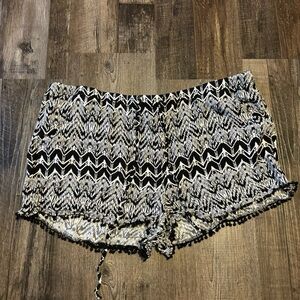 Stylish Black and White Women's Shorts, size XL